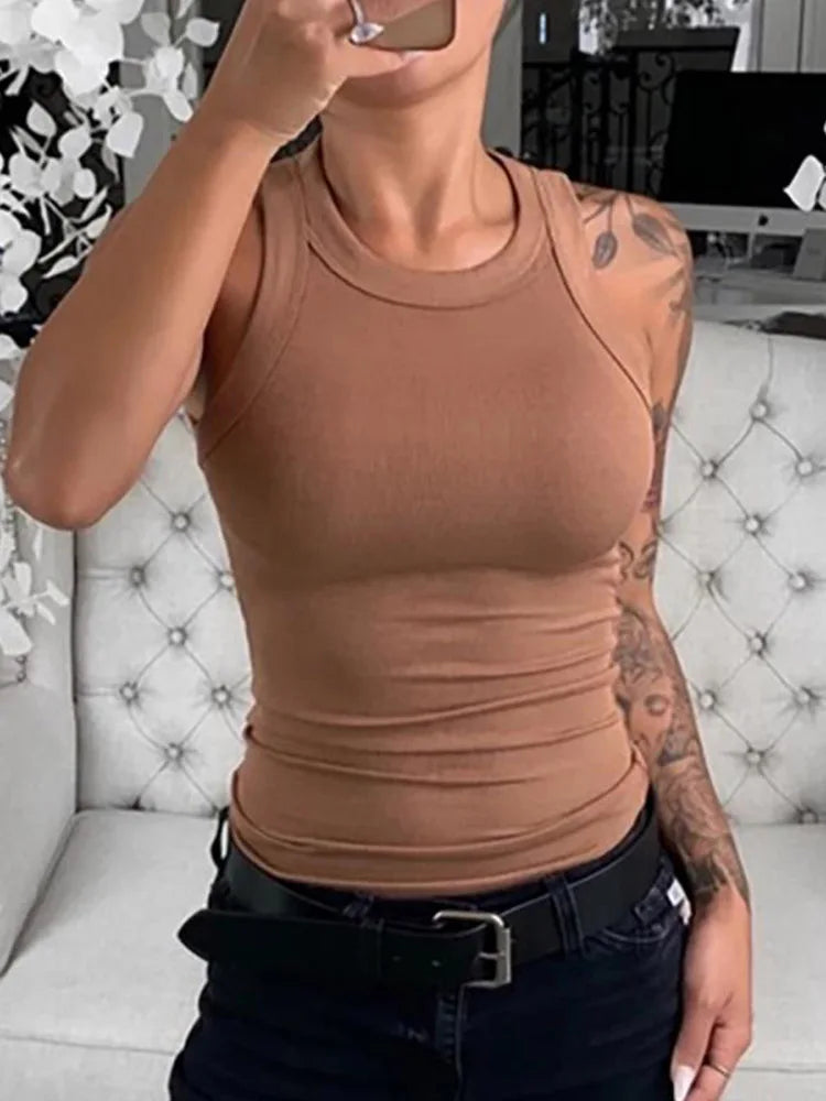 Camiseta sin mangas acanalada con cuello redondo liso para mujer